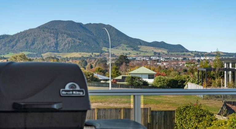 Ample house with hot tub | Pets are welcome in Taupo
