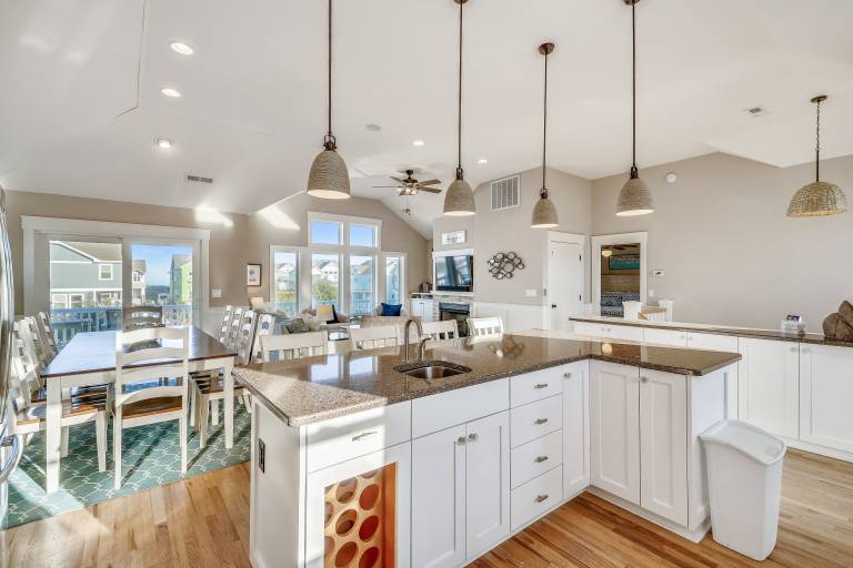 Approx 500 ft to beach access, Private pool, Elevator, Pets — photo 3