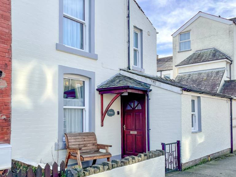 Cottage with yard in Keswick