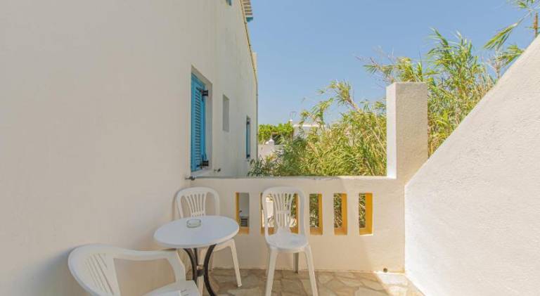 Serviced apartment with yard & patio | Beach nearby | Pet-friendly — photo 5