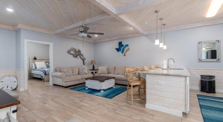 Vacation home with pool | Pet-friendly — photo 2