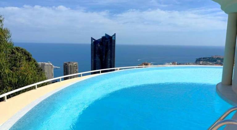 Holiday apartment with private pool & patio — photo 2