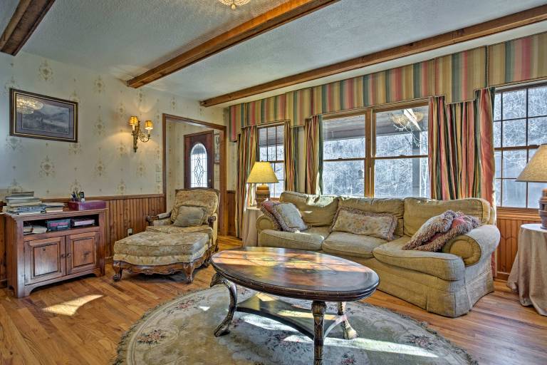 Emerald Gate Farm Cabin w/ On-Site Fishing Pond! — photo 4