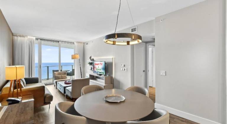 Splendid Resort - Oceanview 1BDR & 1BA Apt Right on the Beach, Heated pool, GYM in Aventura, FL