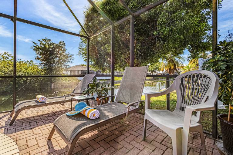 Child-friendly vacation home with grill & private pool | Water view | Pets are welcome — photo 4