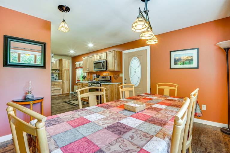 Wilmington Retreat Near Trails, Skiing & Festivals — photo 5