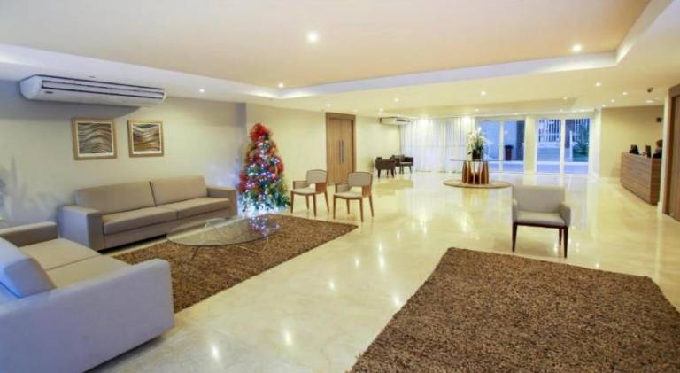 Lovely serviced apartment with patio, jacuzzi & yard | Close to the beach | Pets allowed — photo 3