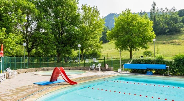 Vacation home with pool, patio & barbecue — photo 4