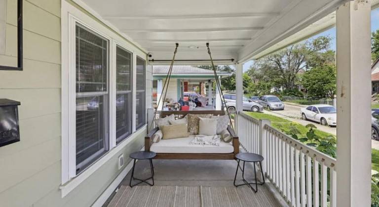 PreGame Palace - Hot Tub - HGTV- Garage Parking - Pets — photo 4