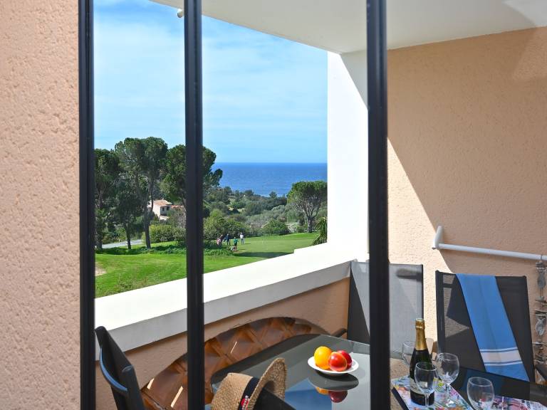 Family-oriented apartment with pool, barbecue & patio | Sea view | Close to the beach | Pet-friendly — photo 4