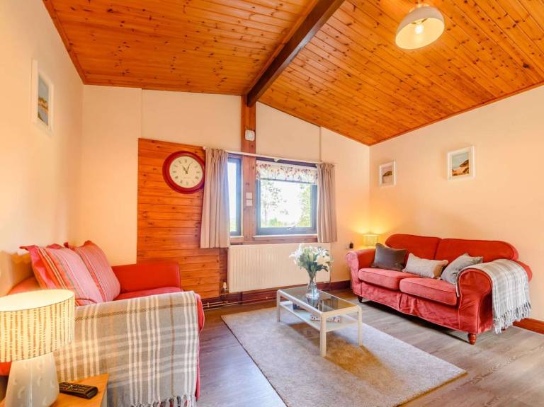 Lodge with garden & barbecue | Pets allowed — photo 4