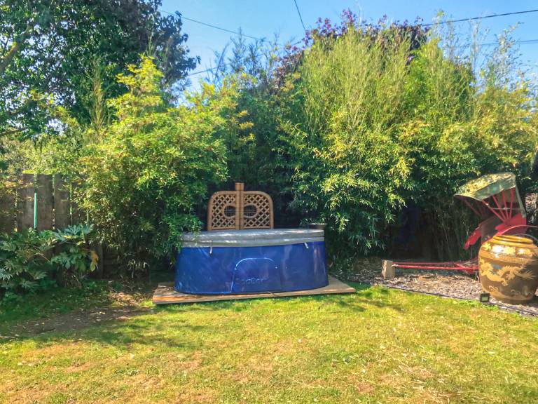 Cottage with yard, grill & jacuzzi | River view — photo 2