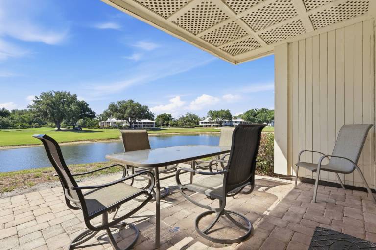 Golf & Tennis Community Lakeside Luxury
