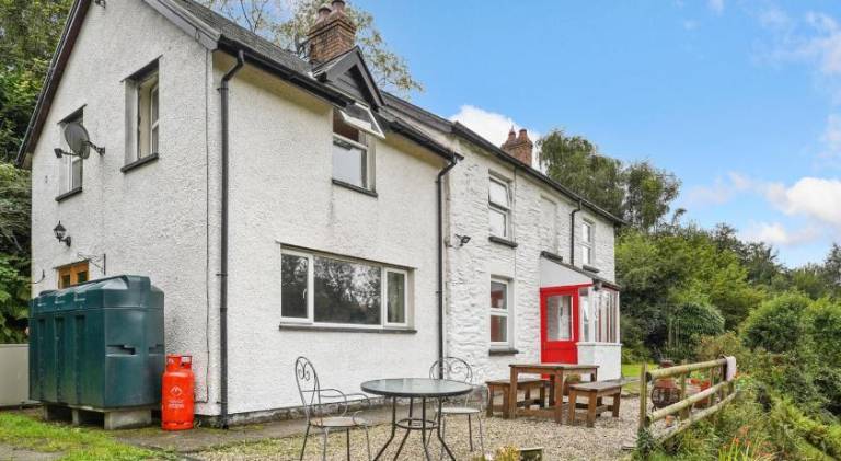 House  Capel Bangor
