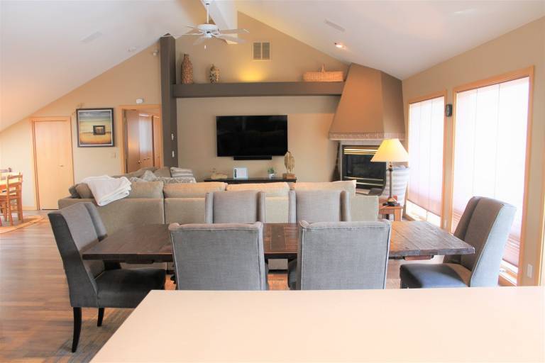 Family-friendly house with pool, barbeque & jacuzzi | Pet-friendly in Bend, OR