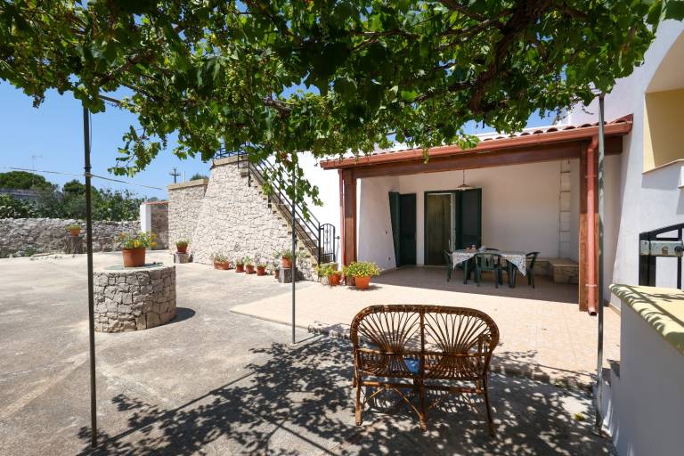 Family-friendly holiday apartment with patio, yard & barbeque | Pets allowed — photo 3