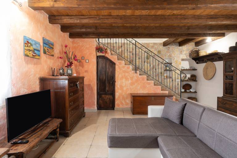 Villa Anna with Private Pool, Mountain Views, Wi-Fi, and Air Conditioning — photo 4