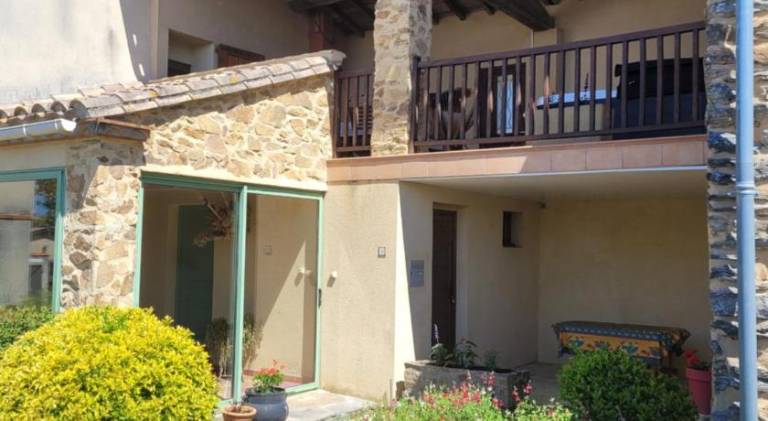 Vacation home with yard, hot tub & patio in Castelnaudary