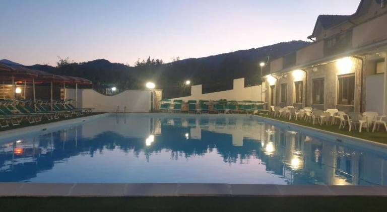 Serviced apartment with terrace, barbeque & private pool | Pet-friendly — photo 2
