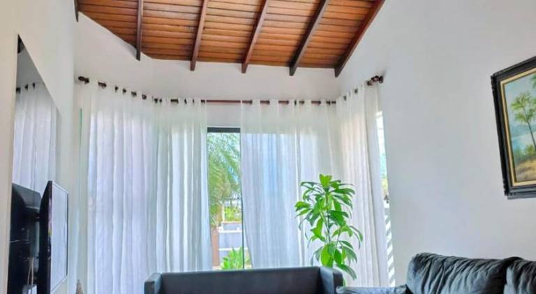 Charming vacation home with pool | Beach nearby | Pets are welcome — photo 2
