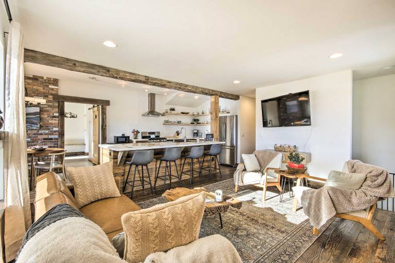 Beautiful Livingston Home w/ Mountain Views — photo 3