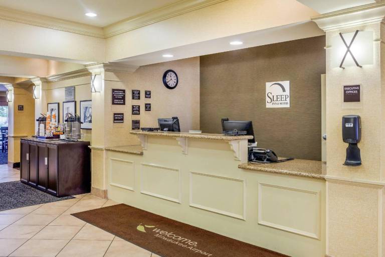 Sleep Inn & Suites Milwaukee Airport — photo 3