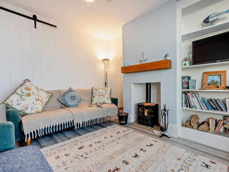 Fully equipped cottage with barbecue & yard | Water view | Pet-friendly — photo 4