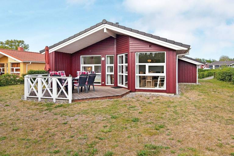 Vacation home with sauna, garden & patio — photo 5