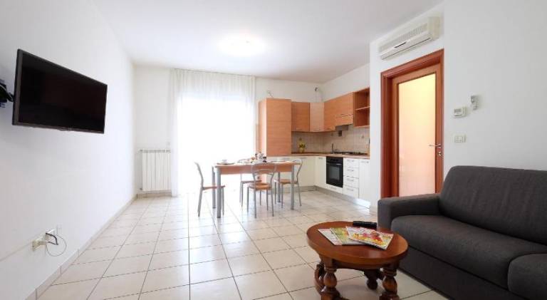 Holiday apartment with 2 rooms for 6 persons — photo 2