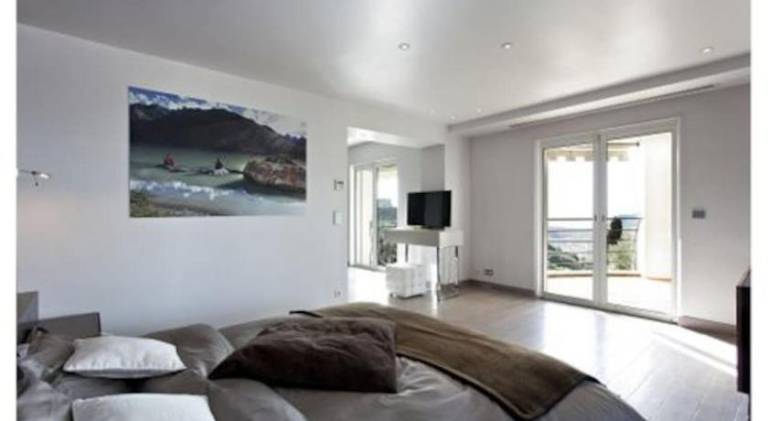 Villa with private pool, barbecue & hot tub — photo 2