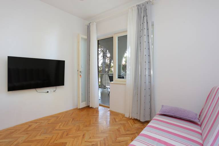 Beautiful apartment with yard, patio & grill | Beach nearby | Pet-friendly — photo 3