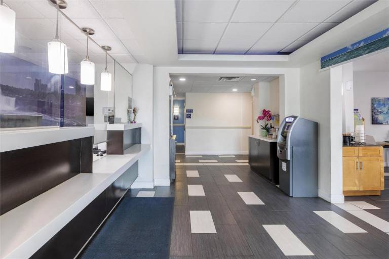 SureStay Plus by Best Western Niagara Falls East — photo 4