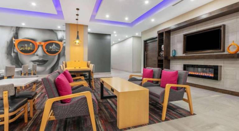 La Quinta Inn & Suites by Wyndham Lewisville — photo 5