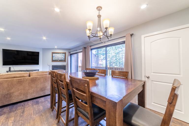 Family-friendly condo with jacuzzi, barbeque & yard | Mountain view | Ski nearby | Pet-friendly — photo 4