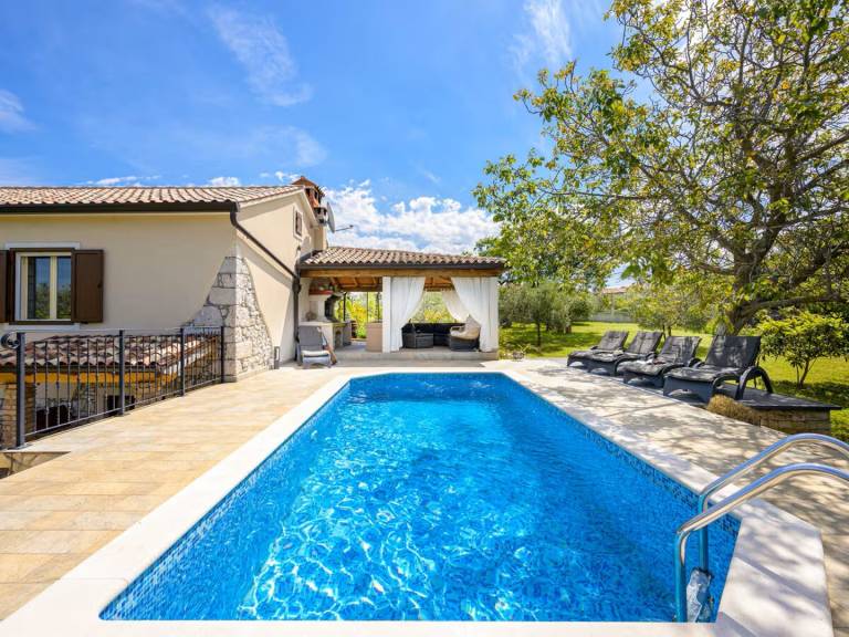 Vila  Mali Golji