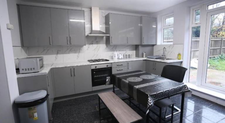 Heathrow roomzzzz BnB — photo 4