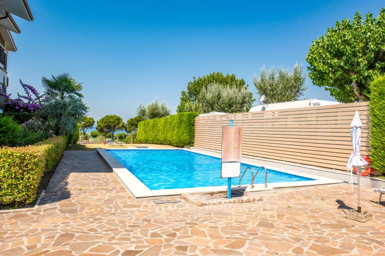 Fully equipped nice holiday apartment with yard, patio & pool | Pets allowed — photo 4