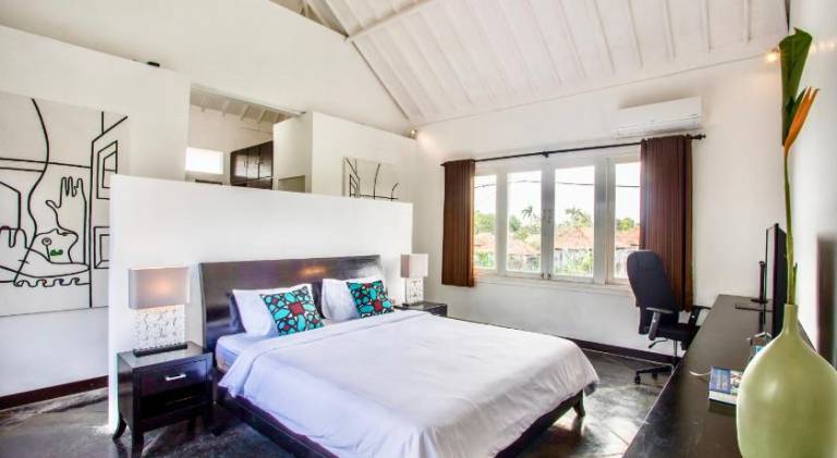 Villa JULIA heart of Seminyak 350m Beach — photo 2