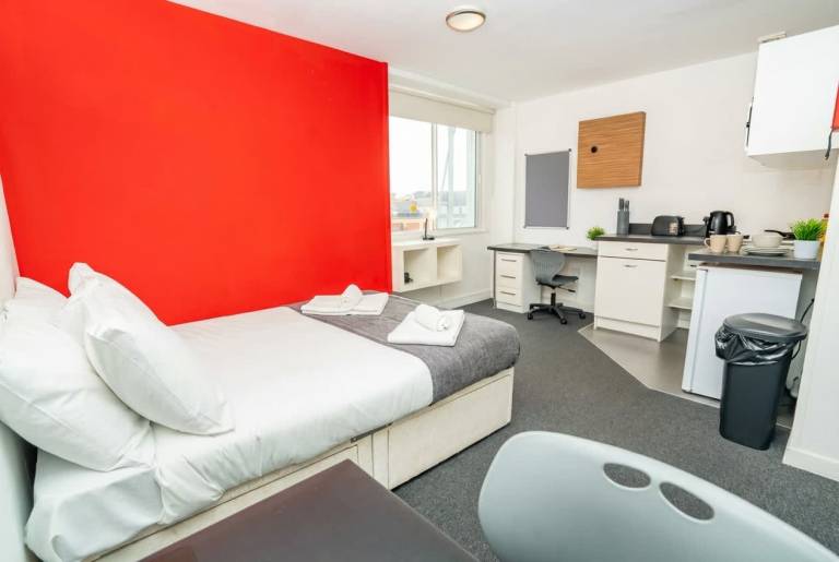 Modern Central Coventry Studio &ndash; Gym Access