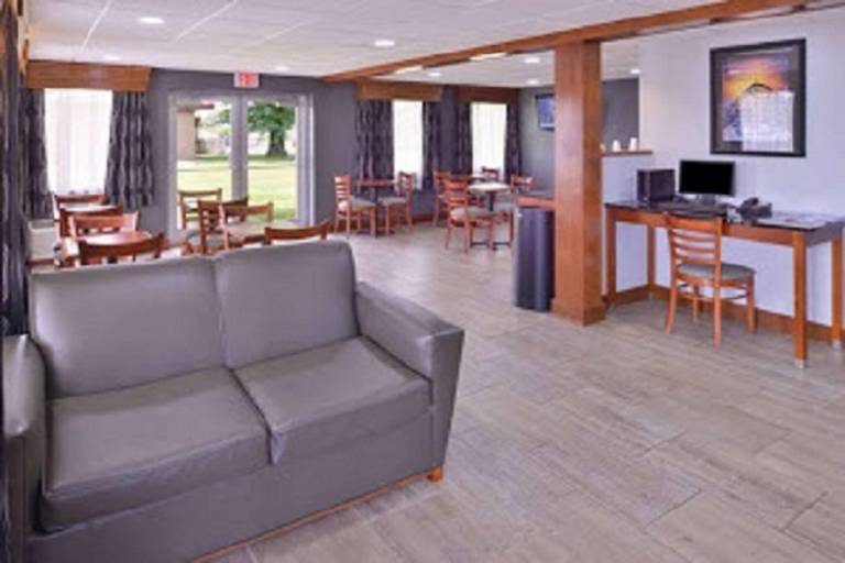 SureStay by Best Western Bowling Green North — photo 3