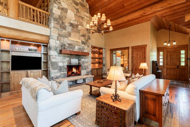 House with yard, hot tub & grill | Mountain view | Perfect for remote work — photo 2