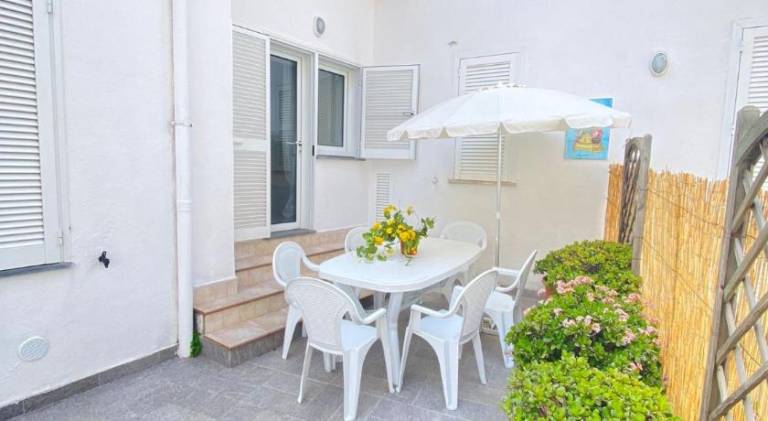 House with terrace — photo 3