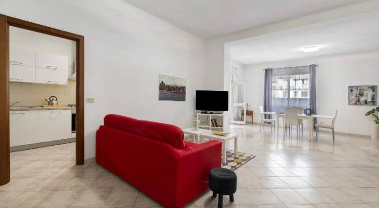 Rental Apartment with 3 Rooms for 7 Persons — photo 2