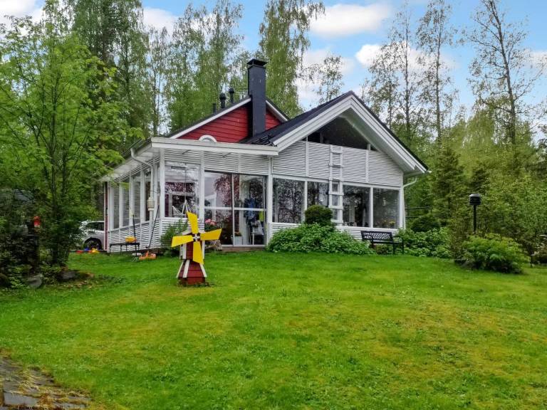 Beautiful house with terrace & sauna | Nature view | Pets allowed in Kuopio
