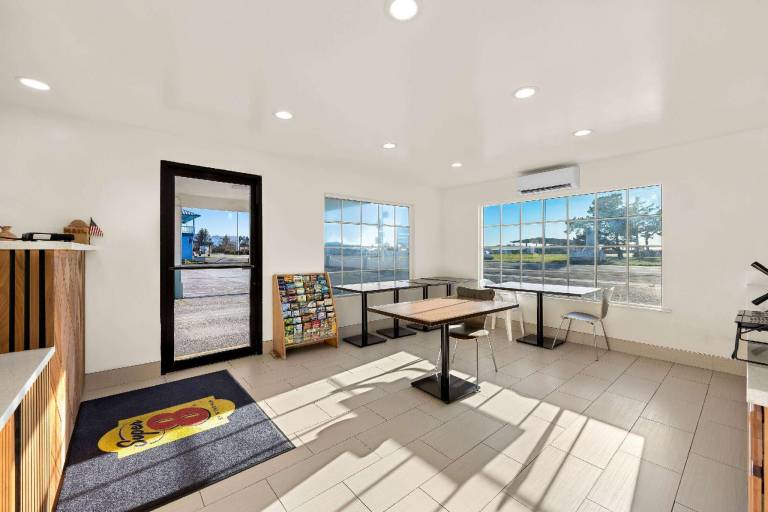 Super 8 By Wyndham Crescent City — photo 2
