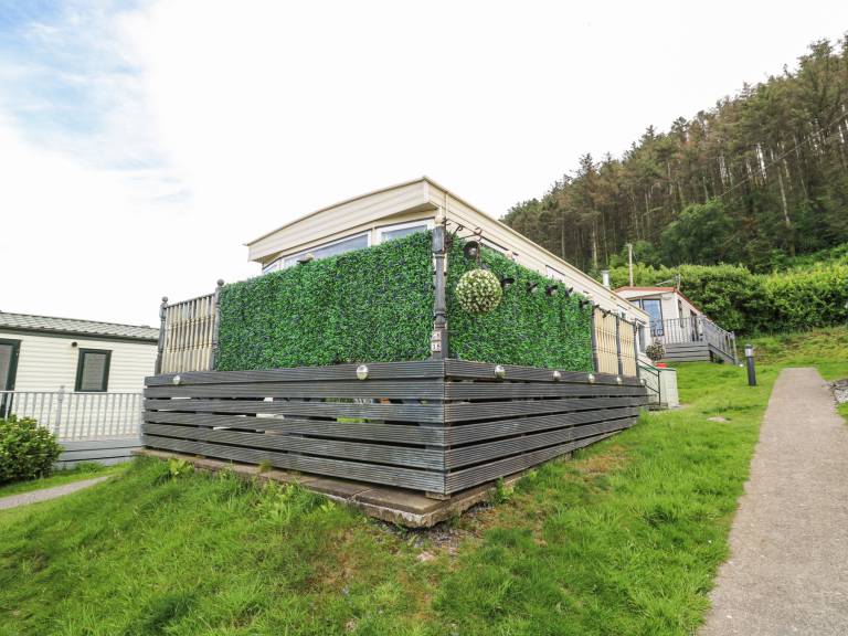 Cottage with pool & yard | Beach view — photo 2