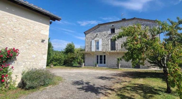 Holiday apartment with pool in Cahors