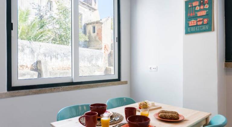 Fully equipped rental apartment with terrace & hot tub | Near São Jorge Castle | Perfect for remote work | Pet-friendly — photo 5