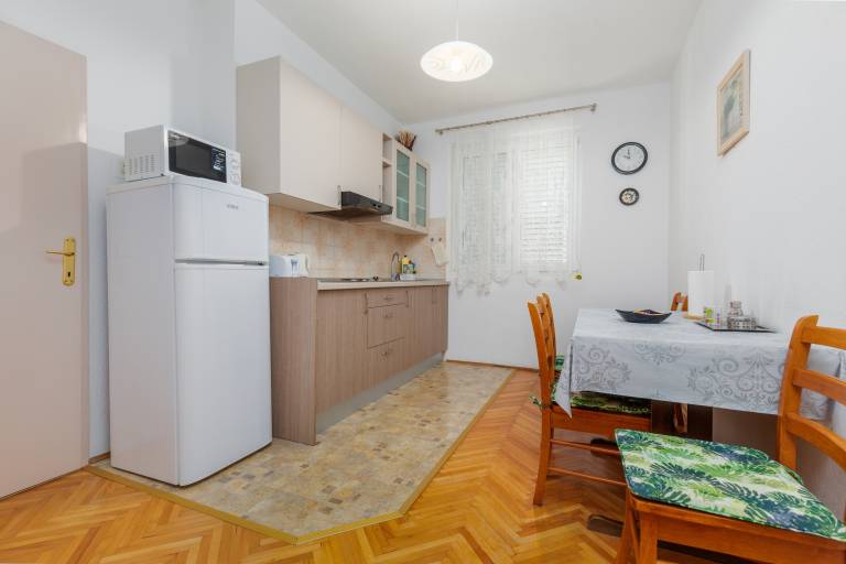Two bedroom apartment with balcony and sea view Podgora, Makarska (A-12326-b) — photo 4