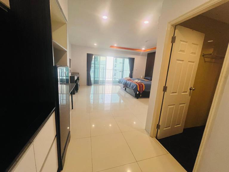 Apartment with pool & patio | Near Big Buddha — photo 4